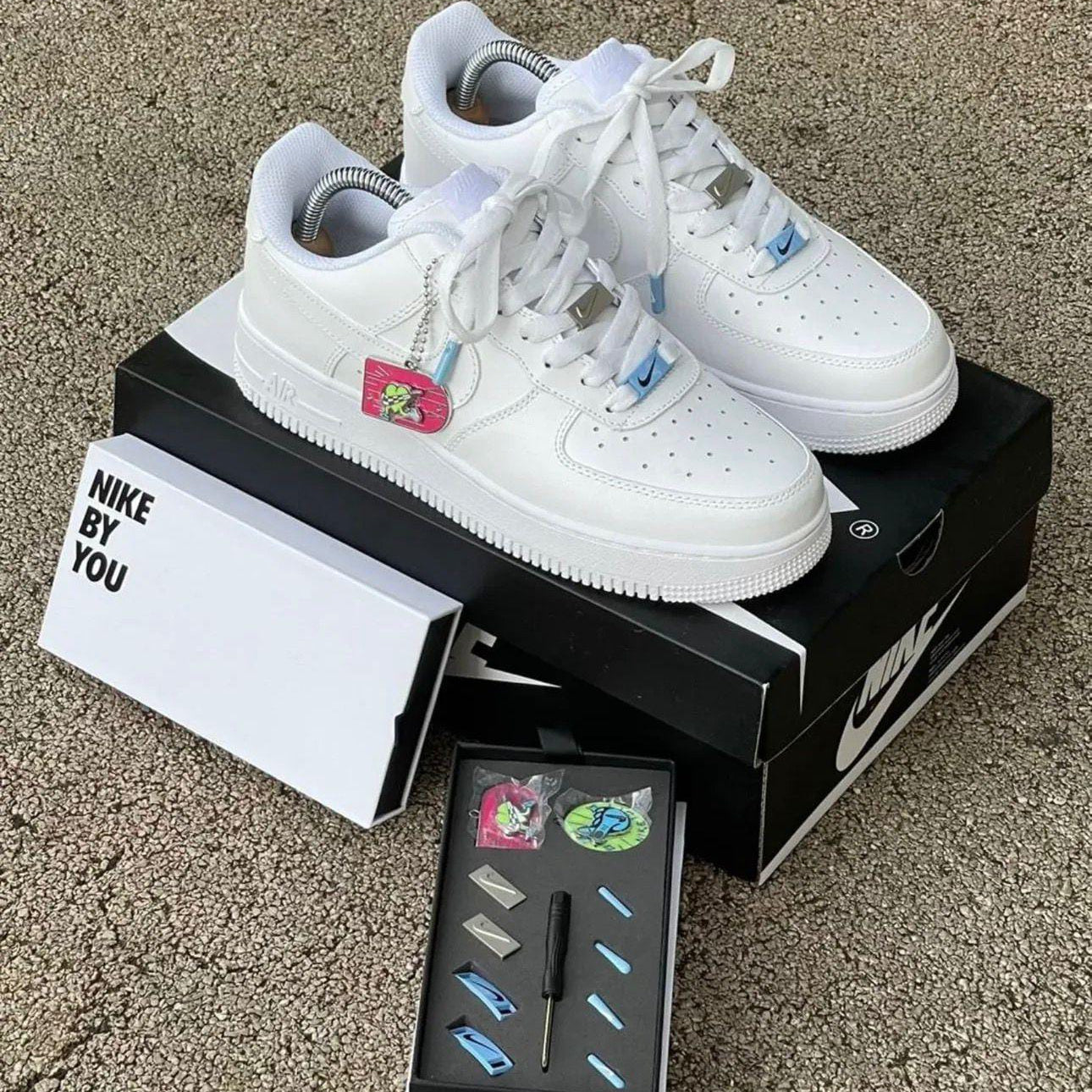 NIKE AIR FORCE 1 LOW